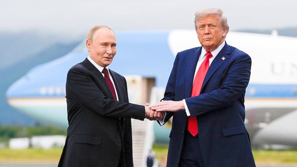 Gegenüber dem Aggressor Wladimir Putin (links) tritt US-Präsident Donald Trump oftmals wohlwollender auf als gegenüber Vertretern der angegriffenen Ukraine. Foto: dpa/AP/Julia Demaree Nikhinson