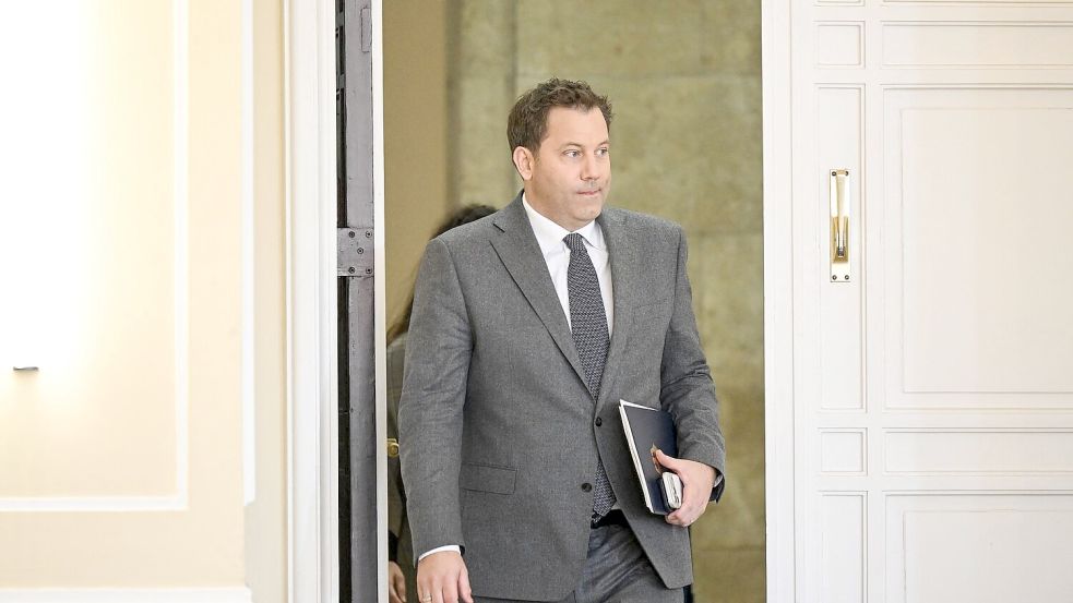 Klingbeil hate schlechte Nachrichten in Sachen Finanzierbarkeit einer Stromsteuersenkung für alle. Foto: Britta Pedersen/dpa