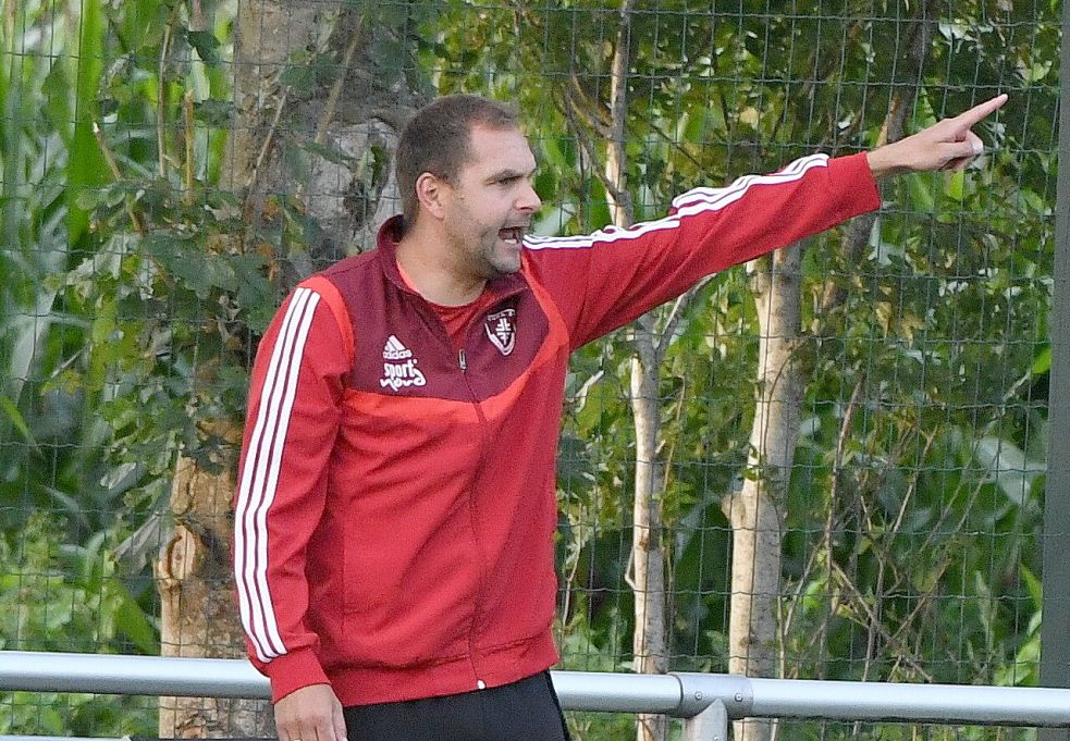 TuRa-Trainer Rainer Sinnigen möchte mit seinem Team die Erfolgsserie im Derby ausbauen.
            Foto: Damm
