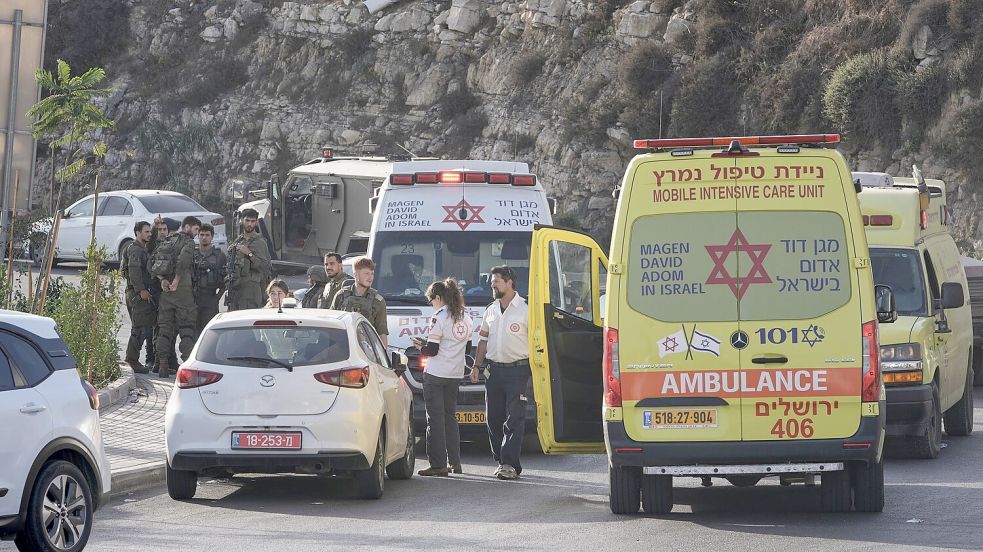 Nach einem Angriff im Westjordanland bereitet Israel eine mögliche Abriegelung des Palästinensergebietes vor. Foto: Mahmoud Illean/AP/dpa