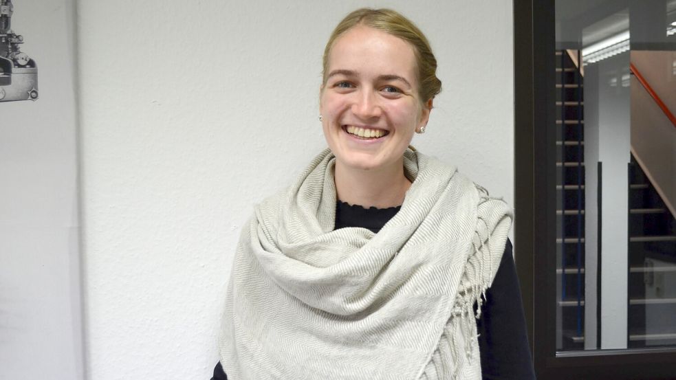 Die 24-jährige Jule Brake aus Bockhorst ist Expertin für emotionales Essen. Früher war sie selbst davon betroffen. Inzwischen hat sie das Thema zu ihrer beruflichen Basis gemacht und berät Frauen, die davon loskommen wollen. Foto: Astrid Fertig