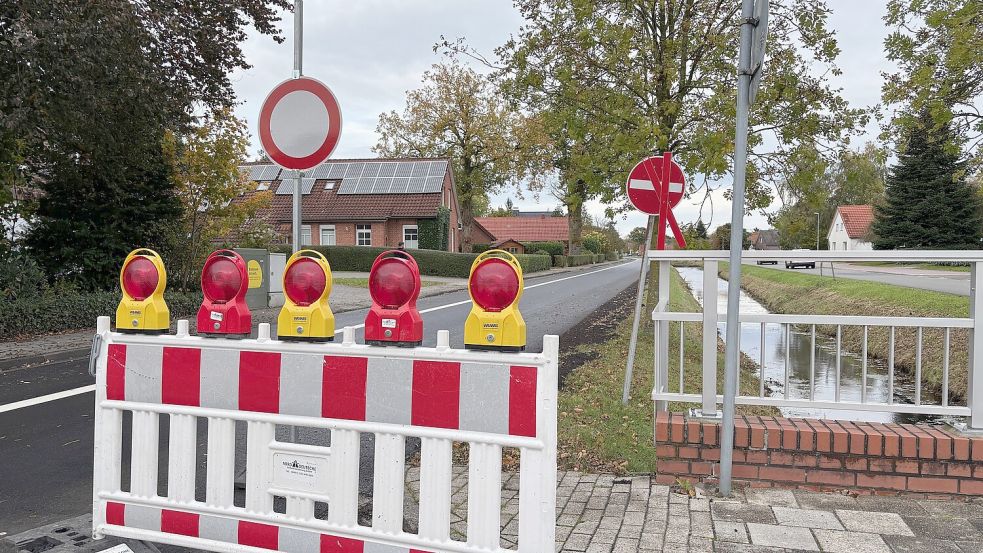 Am Mittag gegen 14.30 Uhr waren noch Baken an der 1. Südwieke aufgestellt. Sie sollen aber im Laufe des Tages abgebaut werden.