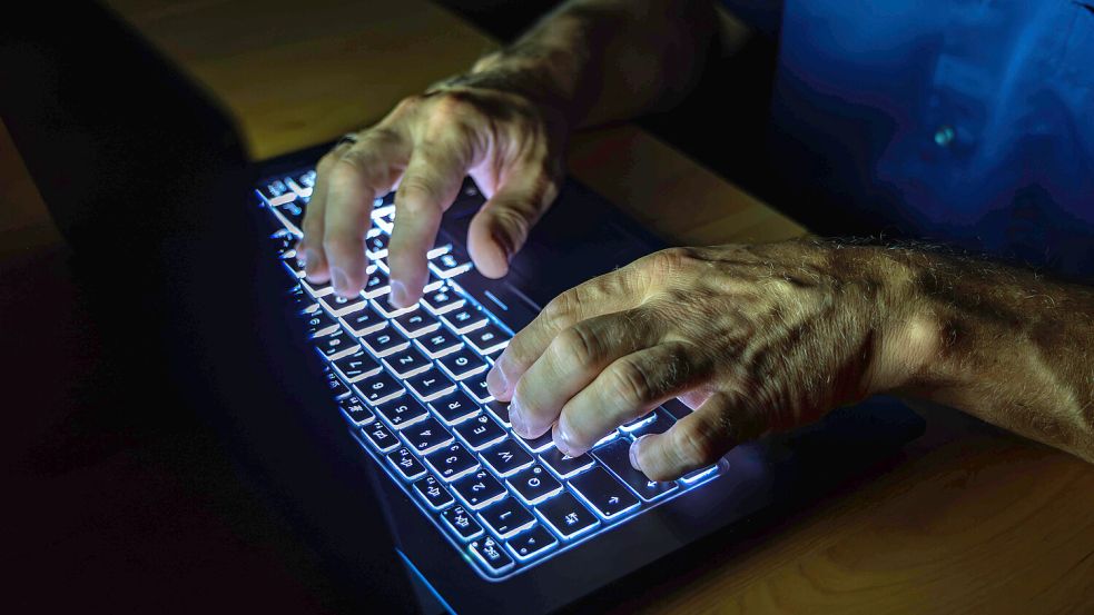 Online solle ein junger Mann ein Mädchen derart manipuliert und bedrängt haben, dass sie sich schließlich das Leben nahm. Foto: Imago/Chromorange