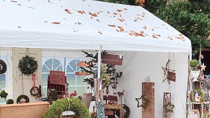 Bei der Hobbykünstler-Ausstellung im „Gasthuus up Dörp“ in Flachsmeer präsentieren 16 Aussteller ihre handgefertigten Arbeiten. Foto: Susanne Hülsebusch
