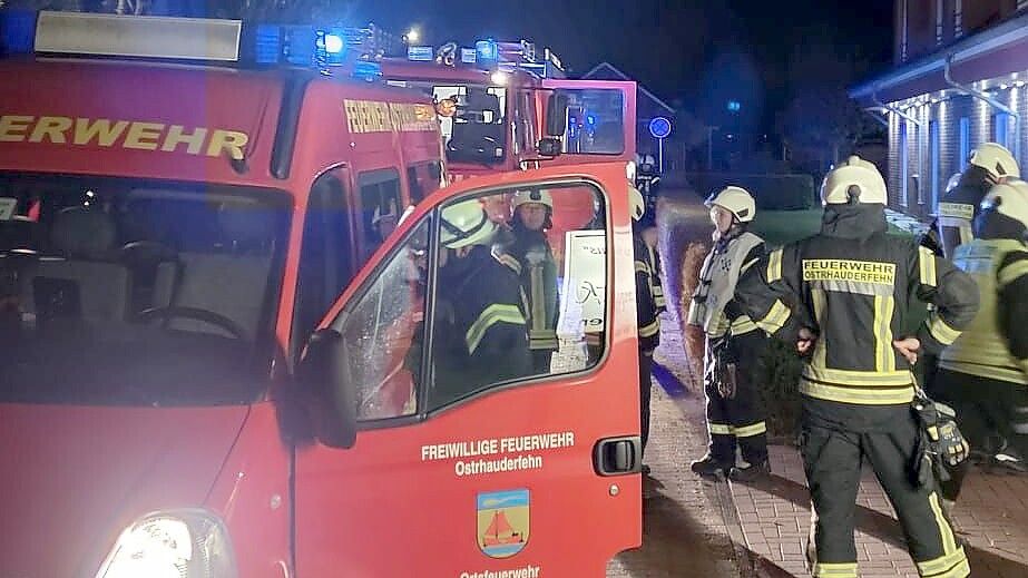 Die Einsatzkräfte der Feuerwehr Ostrhauderfehn waren am Freitagabend schnell am Einsatzort. Foto: Feuerwehr Ostrhauderfehn/Sascha Block