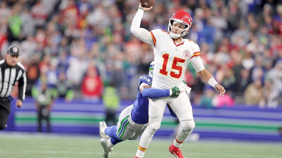 Quarterback-Star Patrick Mahomes hatte gegen Seattle einen schweren Stand. Foto: Kevin Ng/FR172278 AP/AP/dpa