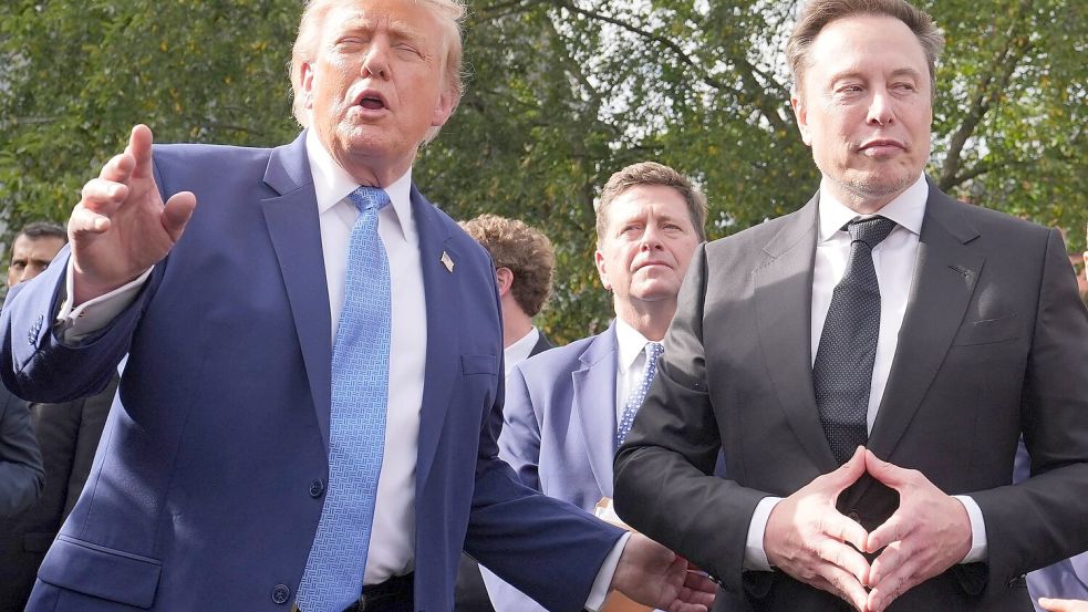 Auf die Unterstützung von Präsident Donald Trump (l.), hier mit Tech-Milliardär Elon Musk, kann sich die KI-Branche bisher verlassen. (Archivbild) Foto: Alex Brandon/AP/dpa