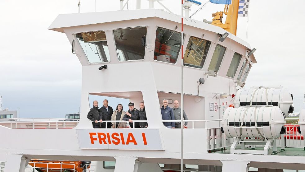 Vertreter von Meyer RE und der AG Reederei Norden-Frisia an Bord der „Frisia I“. Foto: Meyer RE