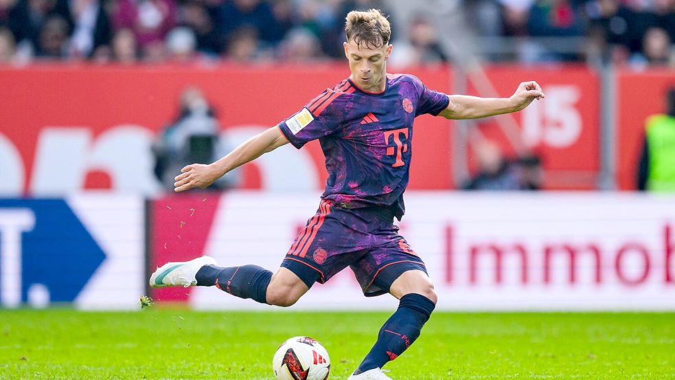 Joshua Kimmich soll nach einem privaten Schicksalsschlag in dieser Woche wieder Ball sein. (Archivbild)  Foto: Tom Weller/dpa