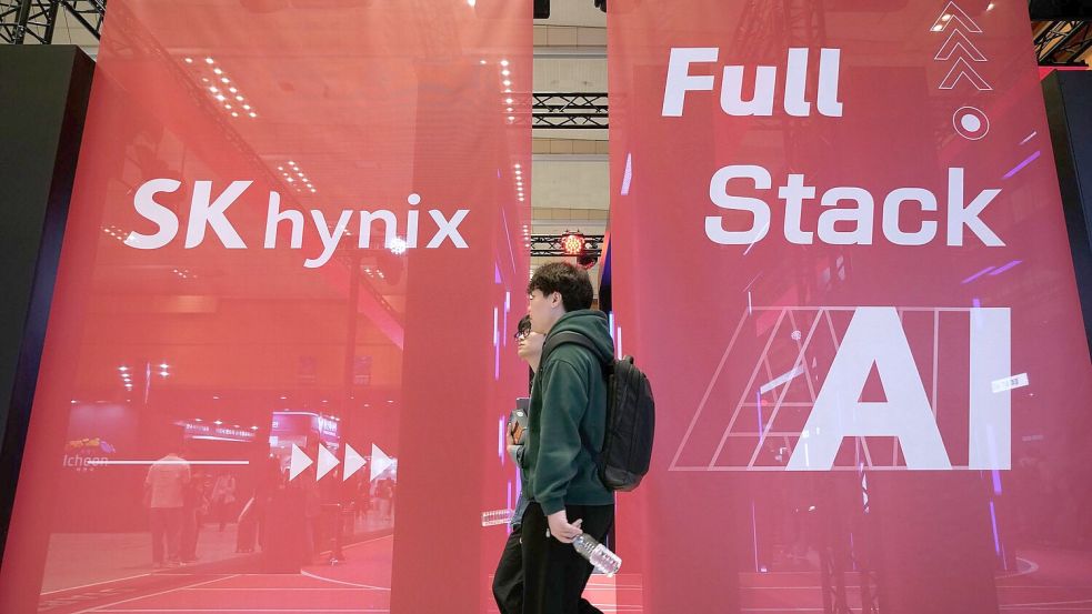Der Speicherproduzent SK Hynix aus Südkorea profitiert massiv vom KI-Boom. (Archivbild) Foto: Ahn Young-joon/AP/dpa