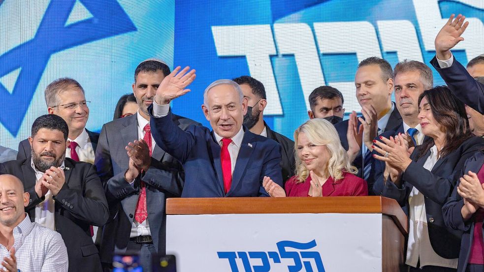 Der israelische Ministerpräsident Benjamin Netanjahu hat nach der Wahl in Israel zur Bildung einer starken rechtsgerichteten Regierung aufgerufen. Foto: Olivier Fitoussi/dpa