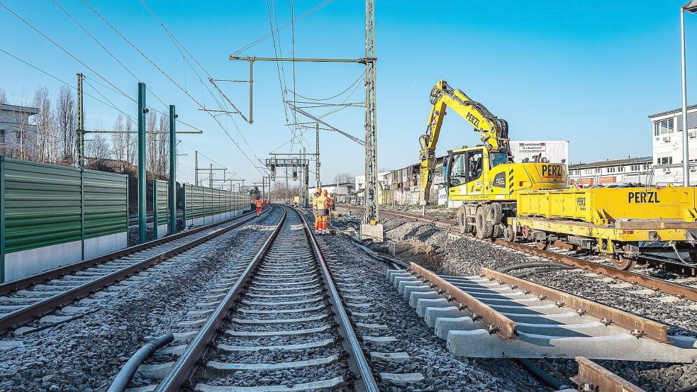 Am Freitag, 30. Oktober, starten Bauarbeiten auf der Strecke Münster-Emden. Dadurch kommt es zu starken Zugausfällen. Foto: Deutsche Bahn AG/Uli Planz