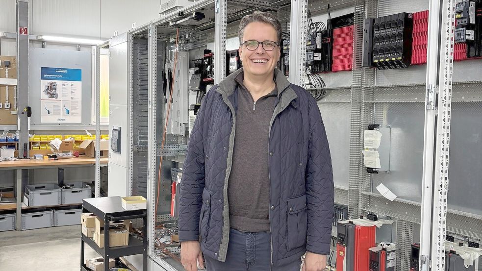 Noch ist Markus Janssen in der Produktionshalle seines Unternehmens anzutreffen. In wenigen Tagen wechselt der künftige Bürgermeister des Saterlands ins Rathaus. Foto: Horst Kruse