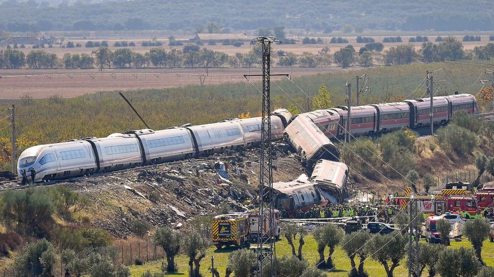 Bei dem Unfall gab es neben den Todesopfern rund 50 Schwerverletzte. Foto: Manu Fernandez/AP/dpa