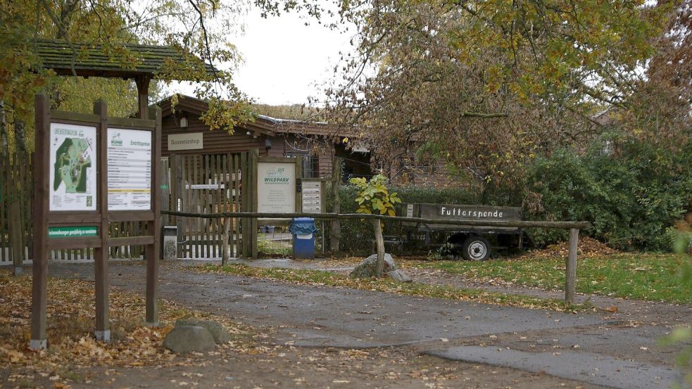 Nach der Wolfsattacke in einem Wildpark in Brandenburg prüfen Behörden die Anlagen.  Foto: Carsten Koall/dpa