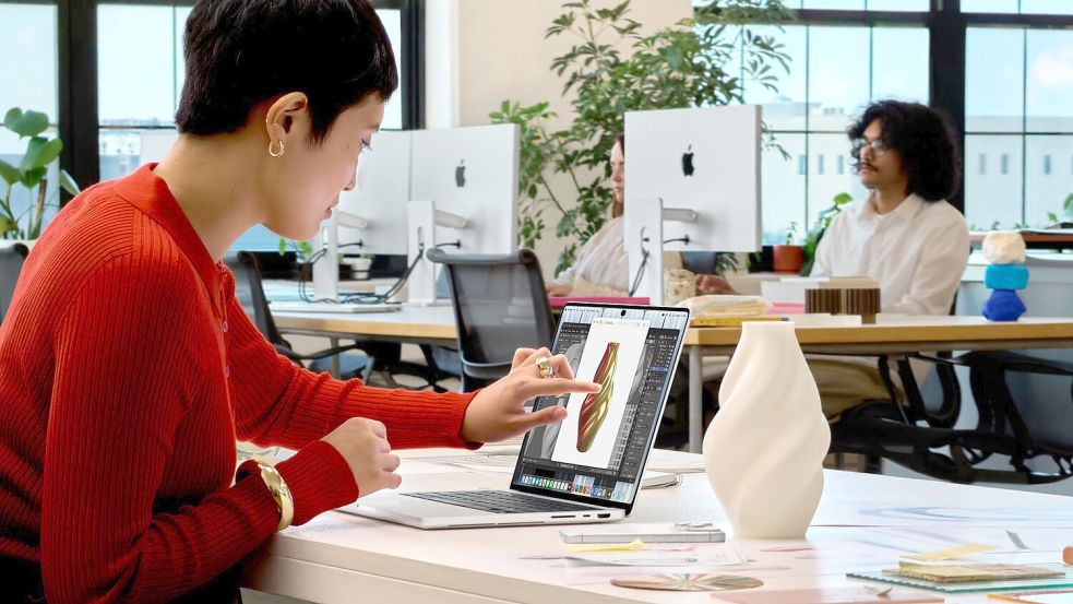 Aus Sicht von Apple dürften vor allem professionelle Nutzer an Touch-Funktionen auf dem Mac interessiert sein. (Handout) Foto: --/Apple/dpa