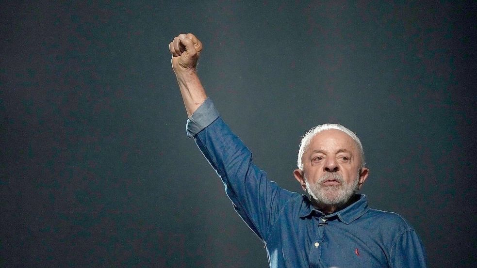 Der Linkspolitiker Lula wurde zum Sieger der Präsidentenwahl erklärt. Foto: Natacha Pisarenko/AP/dpa