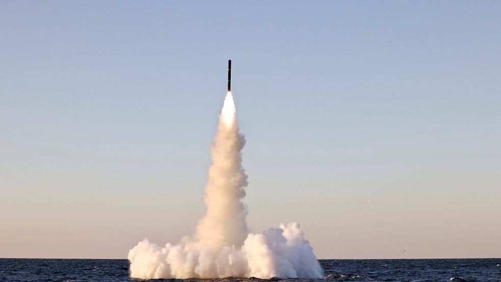 Nordkorea testete in den vergangenen Wochen immer wieder Raketen. (Archivbild) Foto: Uncredited/KCNA via KNS via AP/dpa
