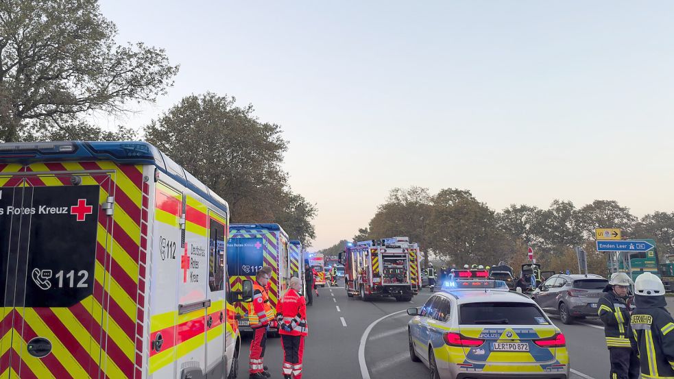 Feuerwehr, Rettungsdienst und Polizei waren bei einem Unfall in Filsum in Einsatz. Foto: Feuerwehr Detern-Stickhausen-Velde