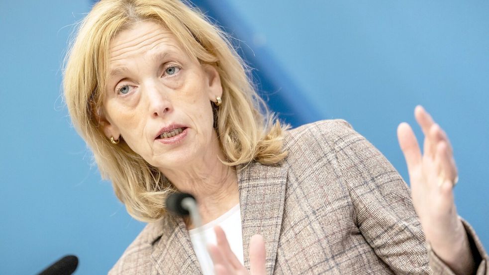 Prien ruft junge Menschen zu Protesten ohne Gewalt auf. (Archivbild) Foto: Michael Kappeler/dpa