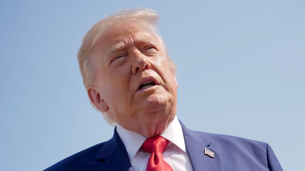 Trump überzieht reihenweise Handelspartner mit Zöllen  Foto: Julia Demaree Nikhinson/AP/dpa