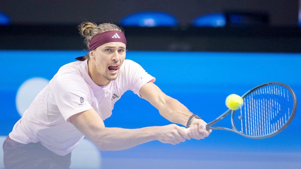 Tennisprofi Alexander Zverev zieht mühelos ins Halbfinale in Wien ein. Foto: Georg Hochmuth/APA/dpa