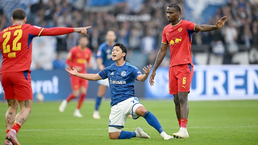 Schalke spielte zunächst mutig, musste dann aber immer wieder Rückschläge hinnehmen.  Foto: Fabian Strauch/dpa