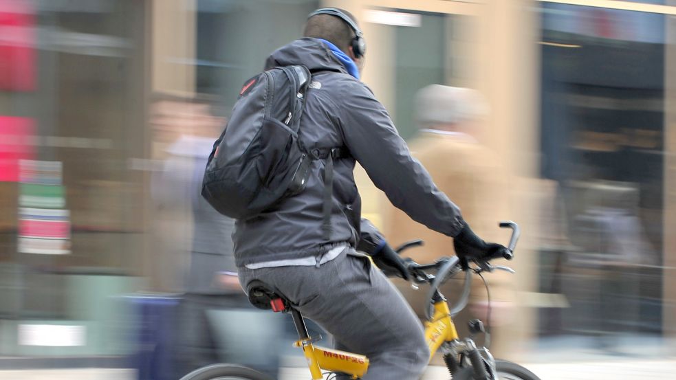Ordnungswidrig unterwegs Kopfhörer tragen beim Fahrradfahren ist das strafbar? GeneralAnzeiger