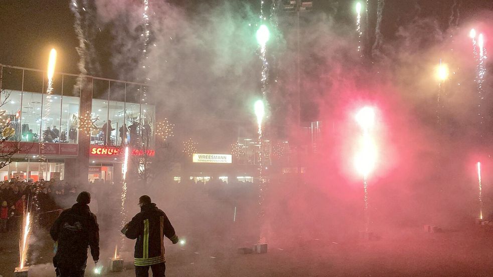 Höhenfeuerwerk als Abschluss Feuerwerksshow bei Wreesmann in
