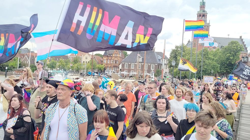 Organizers react: After attack in Emden - | Pride in Leer should be more ...