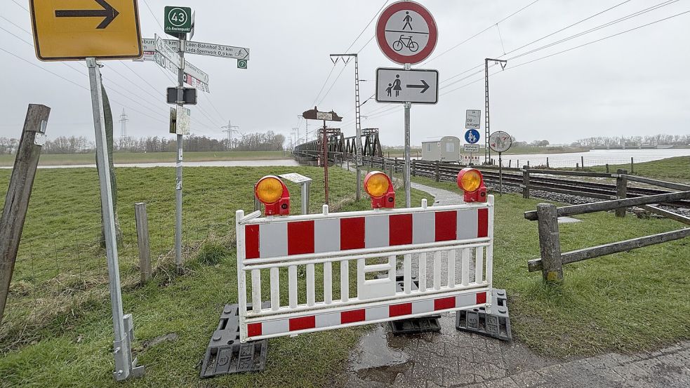 Connection to Leer: Leda barrage and railway bridge completely closed at ...