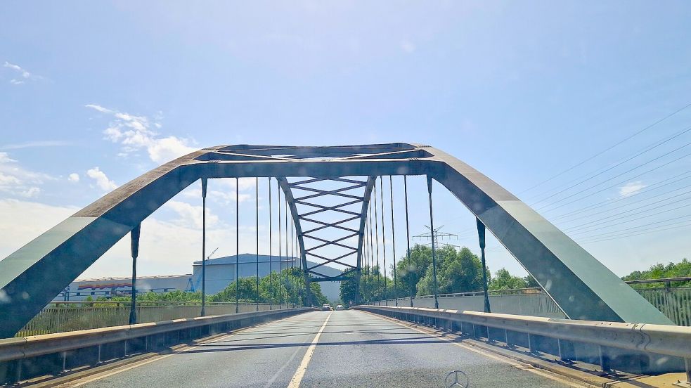 Across the Ems: Bridges closed - | Commuters have to take long detours